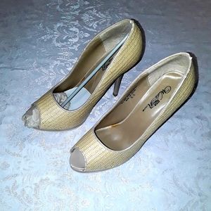 Ivory Basket weave Peep-toe pumps